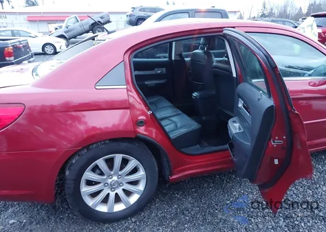 2010 Chrysler Sebring Limited z USA, uszkodzony, nr VIN 1C3CC5FD0AN190676